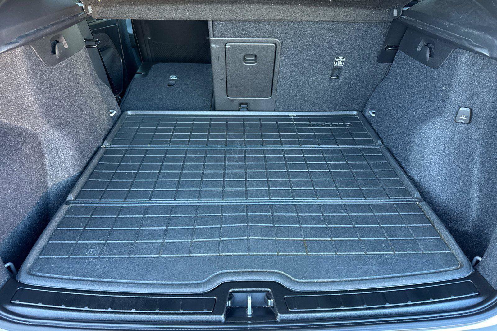 Used 2023 Volvo XC40 B5 Ultimate w/ Protection Package Premier image 20