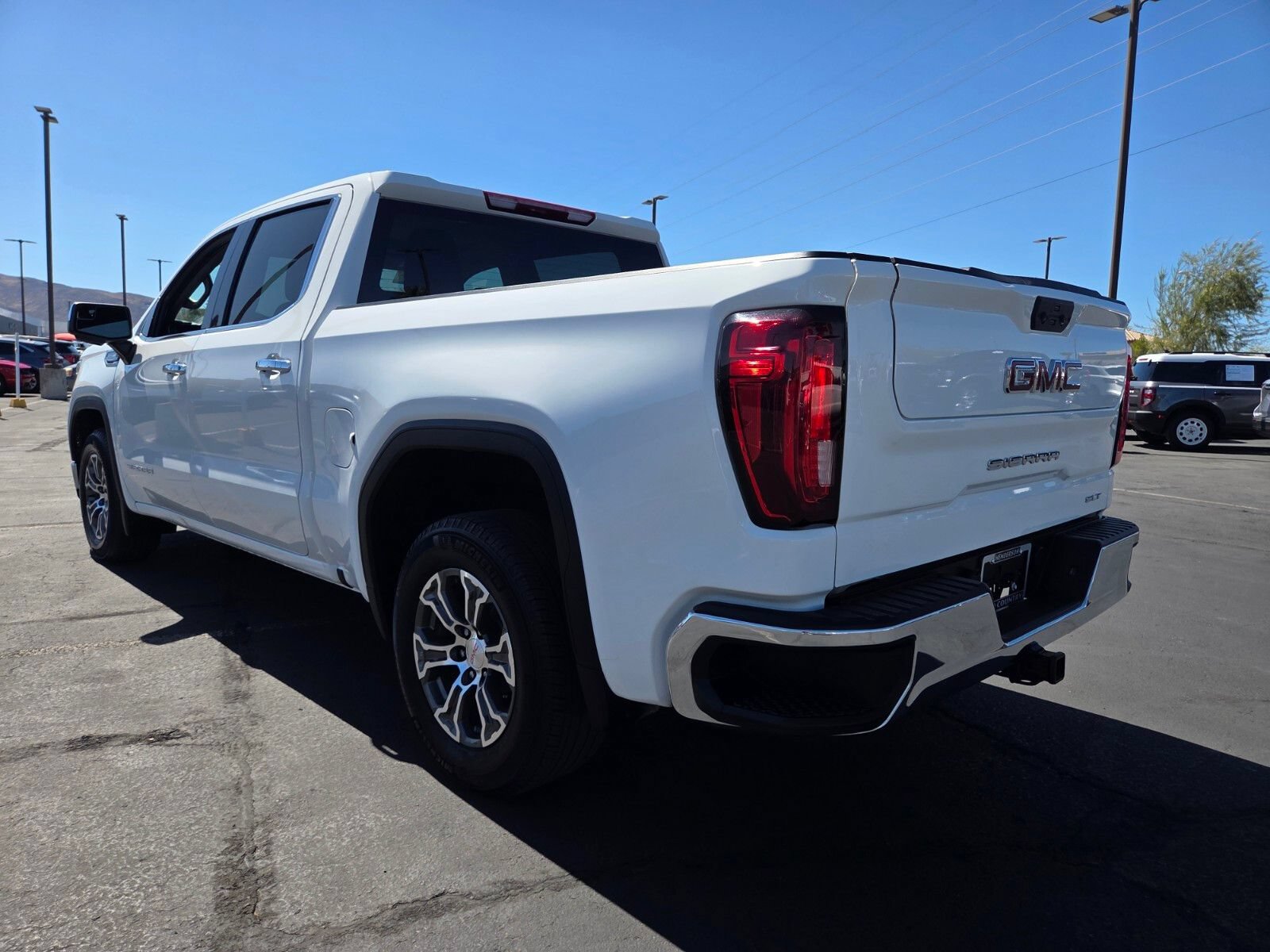 Used 2025 GMC Sierra 1500 SLT RWD image 4