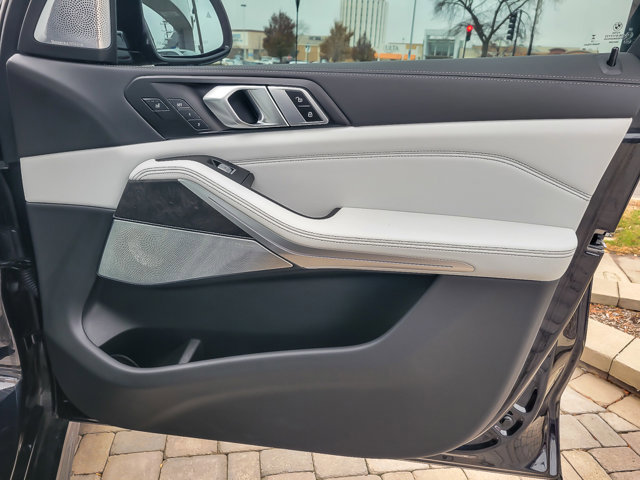 Used 2023 BMW X7 xDrive40i w/ Executive Package image 26