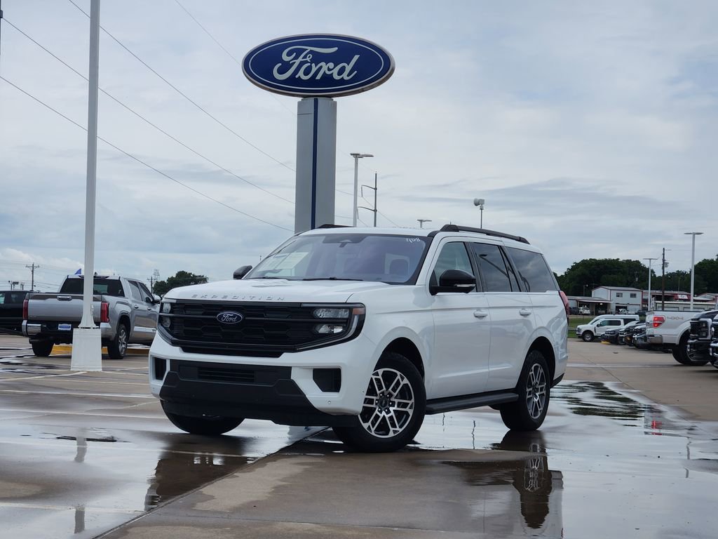 Certified 2025 Ford Expedition Active AWD/4WD image 3