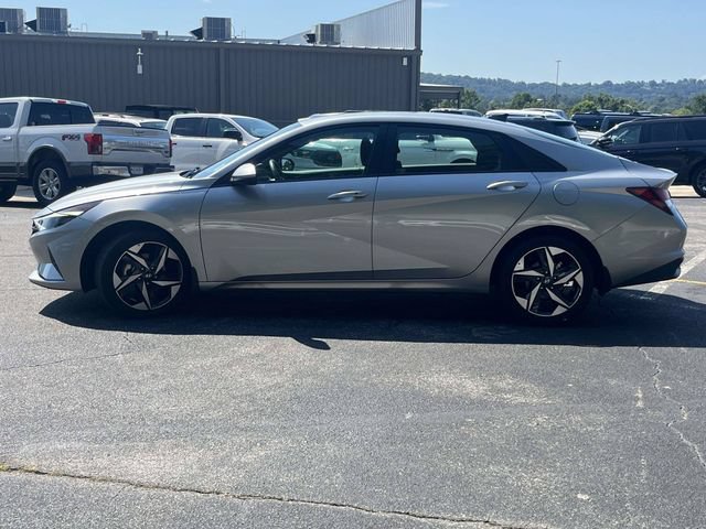 Used 2023 Hyundai Elantra SEL w/ Convenience Package FWD image 7