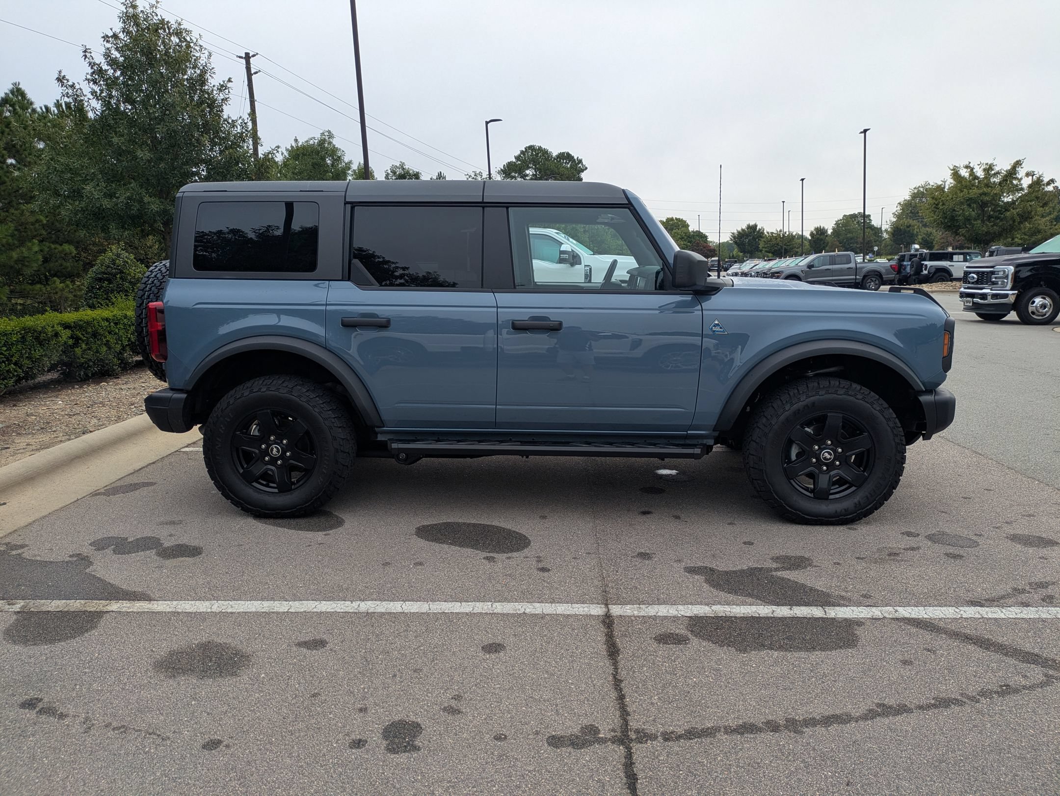 Certified 2024 Ford Bronco Black Diamond AWD/4WD image 3