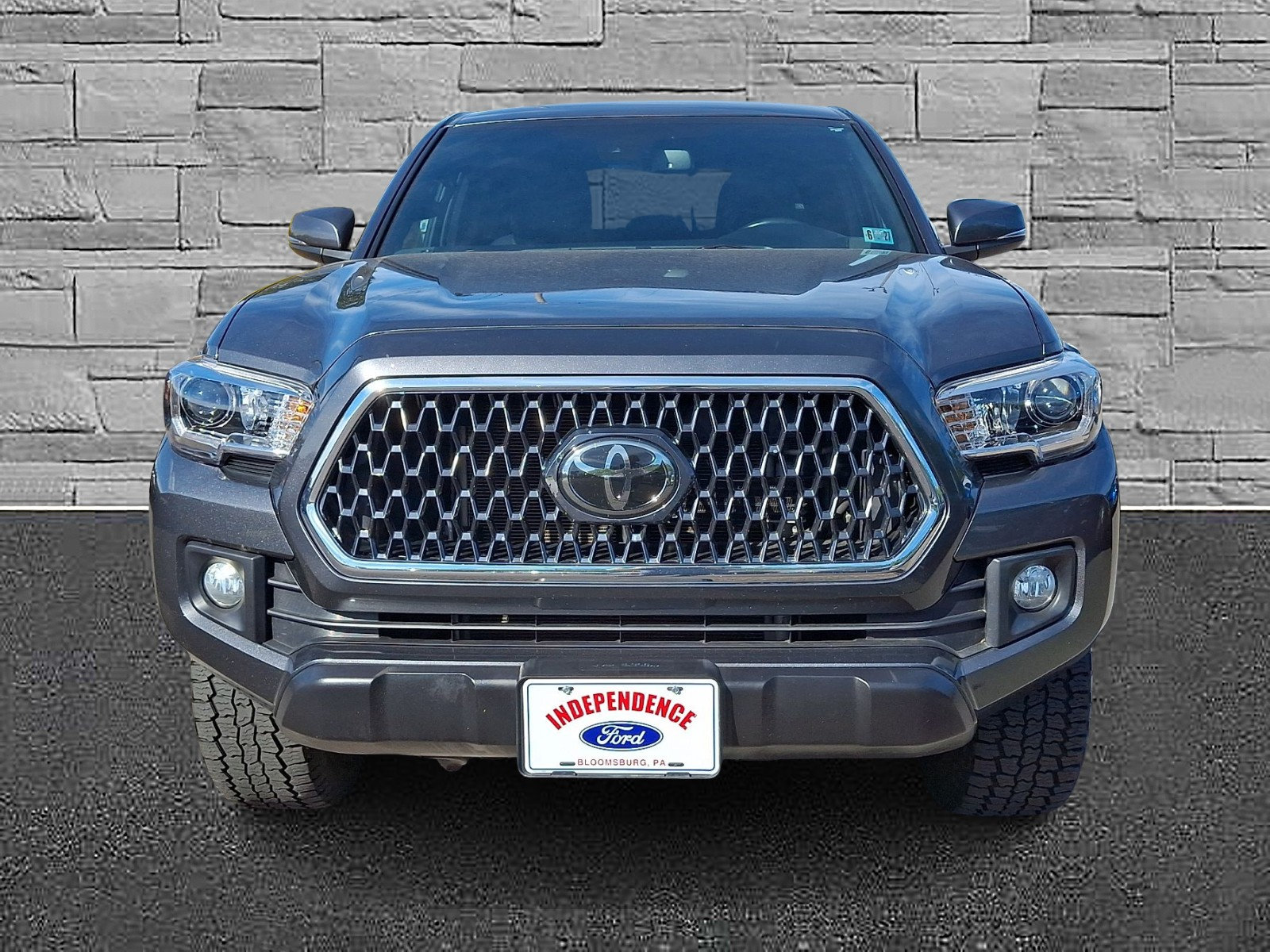Used 2018 Toyota Tacoma TRD Off-Road AWD/4WD image 3