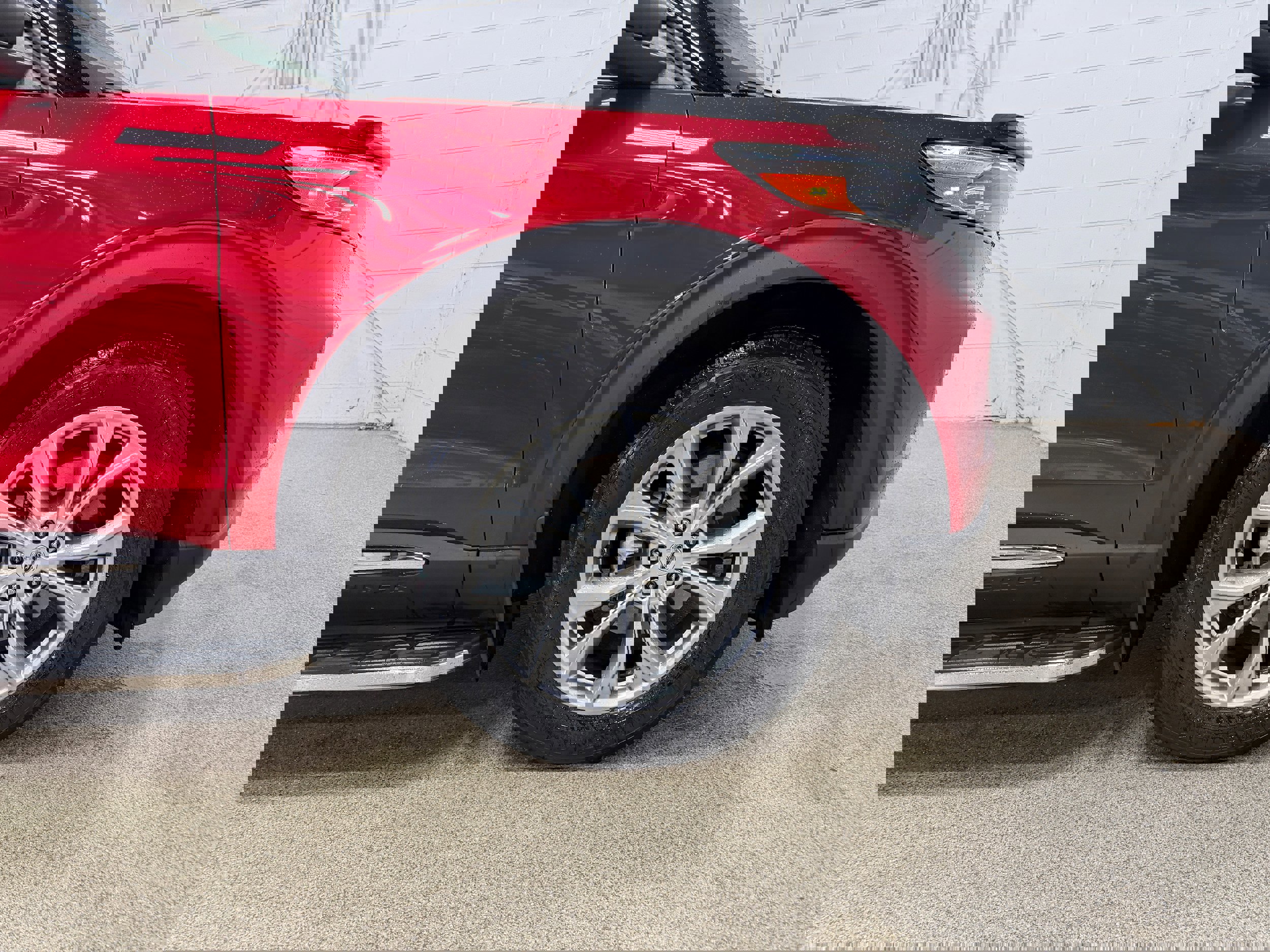 Certified 2021 Ford Explorer XLT w/ Equipment Group 202A image 29