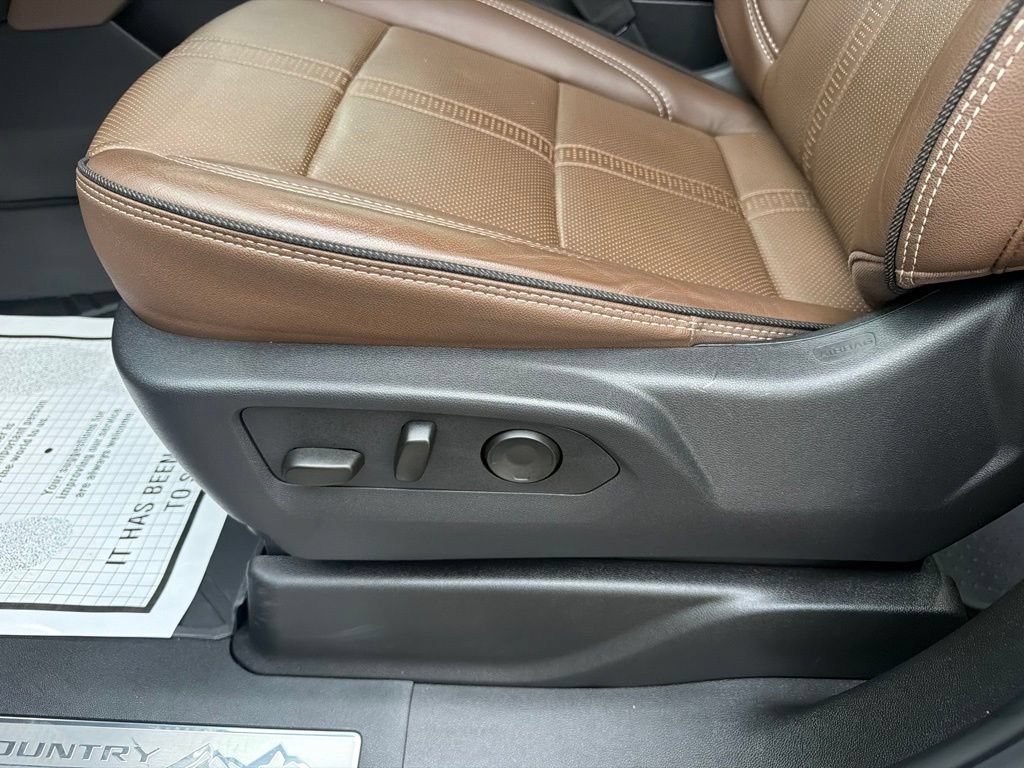 Used 2025 Chevrolet Tahoe High Country AWD/4WD image 28
