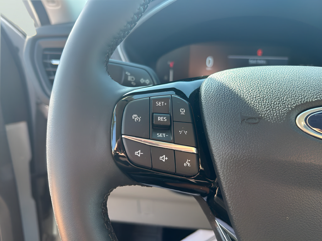Certified 2025 Ford Escape SE FWD image 18