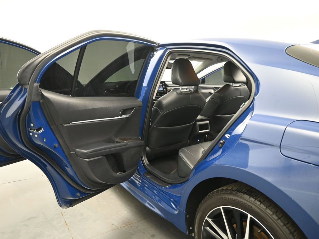 Used 2023 Toyota Camry SE w/ Cold Weather Package image 15