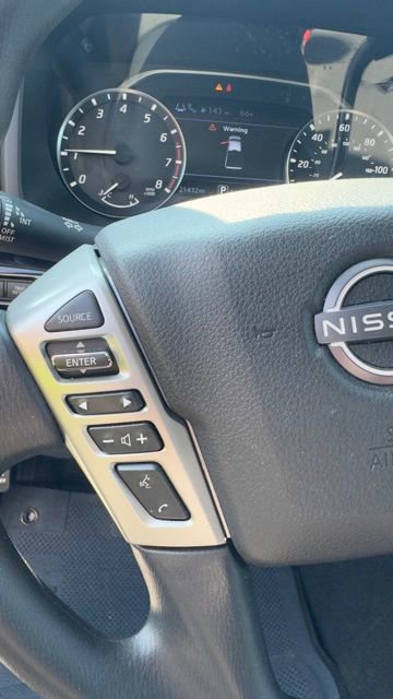 Used 2023 Nissan Titan SV image 11