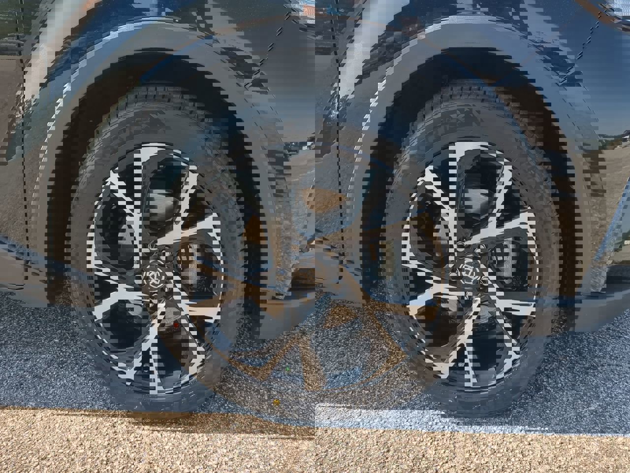 Used 2020 Toyota C-HR XLE FWD image 9