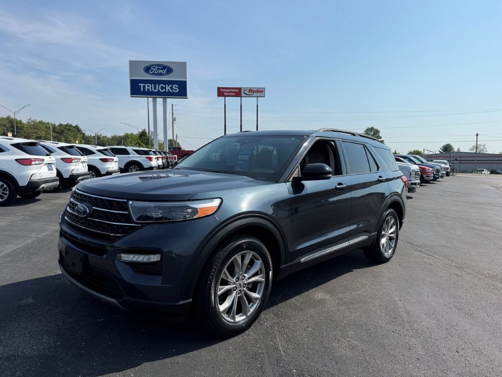 Certified 2023 Ford Explorer XLT w/ Equipment Group 202A AWD/4WD image 3