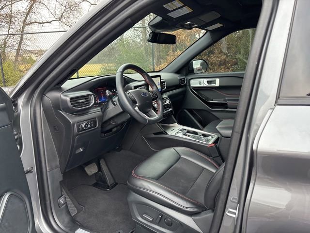 Certified 2024 Ford Explorer ST-Line w/ Class IV Trailer Tow Package image 13