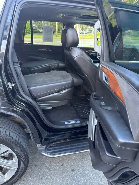 Used 2018 Cadillac Escalade Luxury AWD/4WD image 23