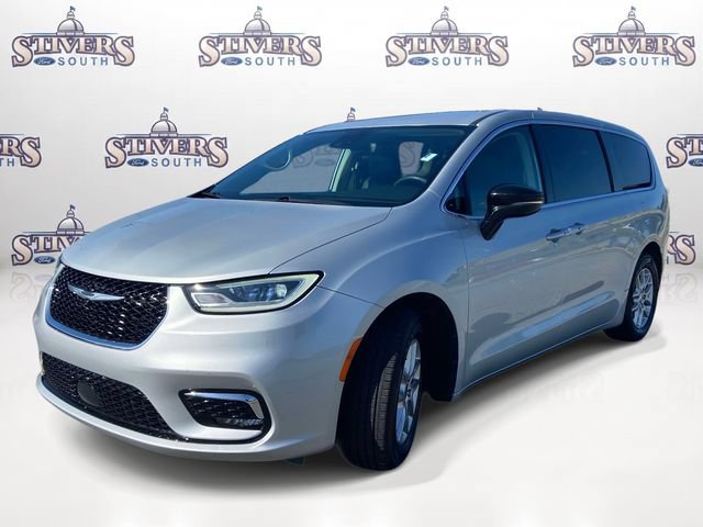 Used 2024 Chrysler Pacifica Touring-L FWD image 7