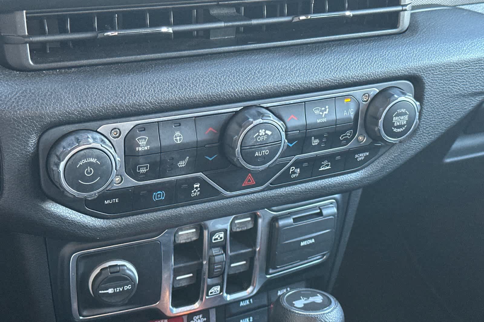 Used 2024 Jeep Wrangler Unlimited AWD/4WD image 20