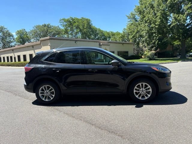 Certified 2022 Ford Escape SE w/ Convenience Package AWD/4WD image 3