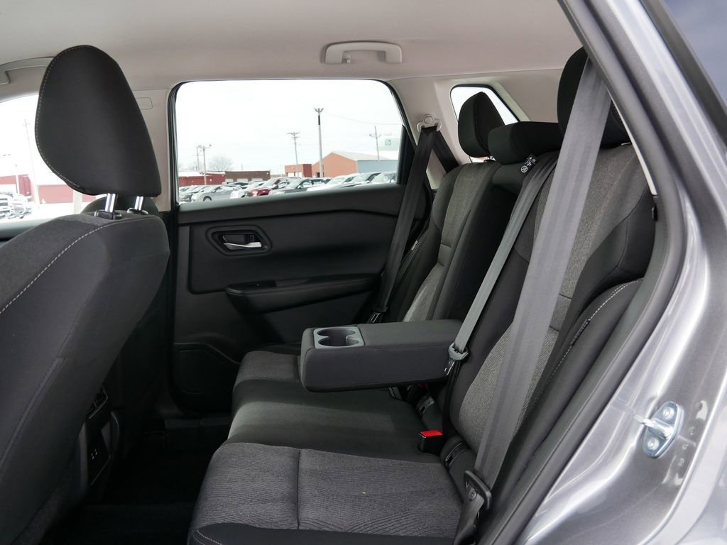 Used 2025 Nissan Rogue SV image 11