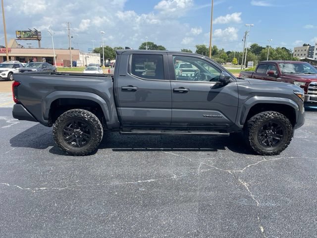 Used 2025 Toyota Tacoma SR5 AWD/4WD image 8