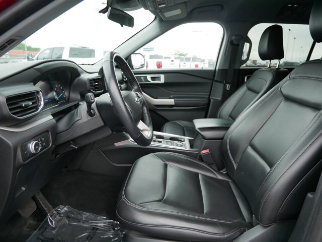Certified 2022 Ford Explorer XLT w/ Equipment Group 202A AWD/4WD image 7