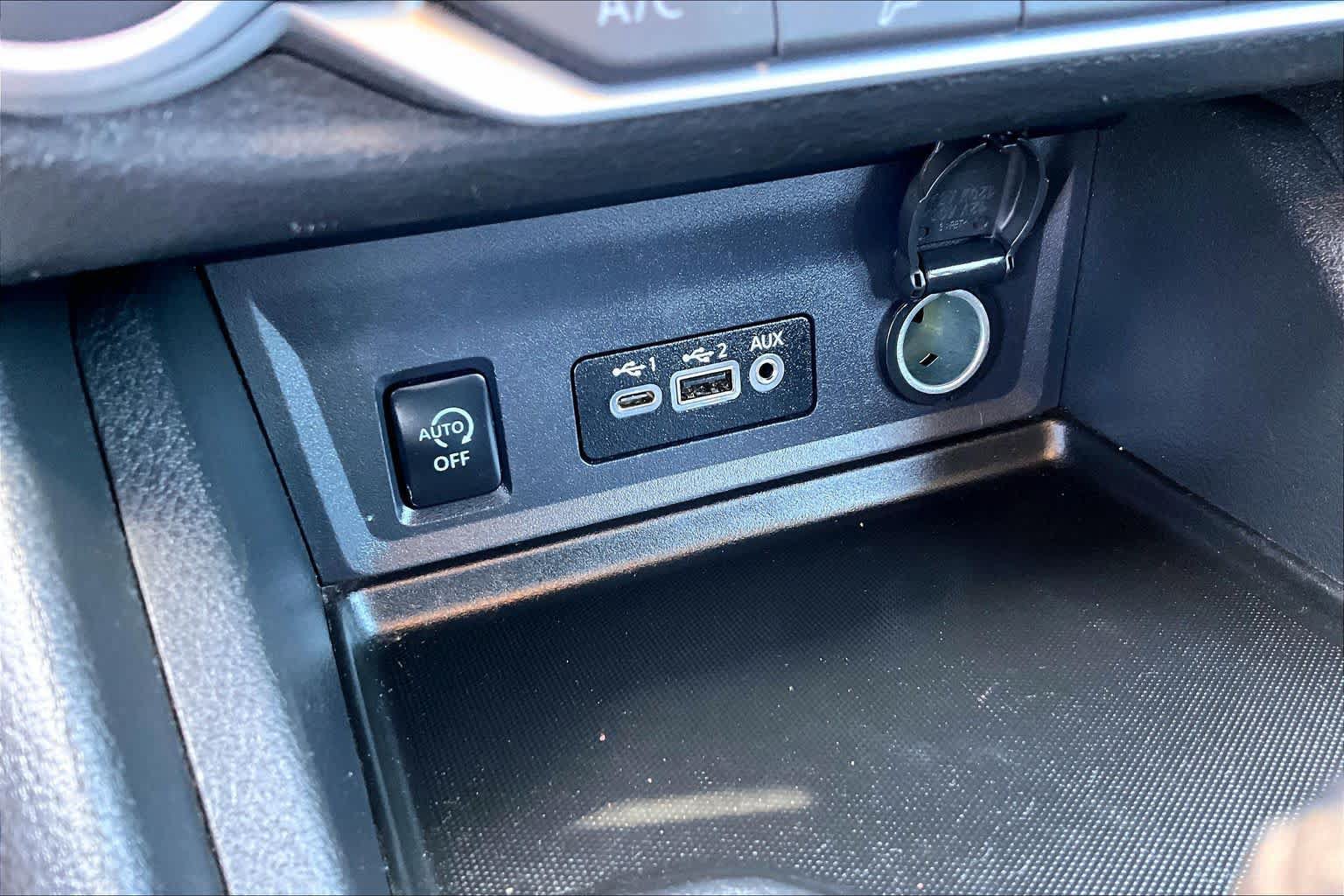Used 2025 Nissan Sentra SV FWD image 33