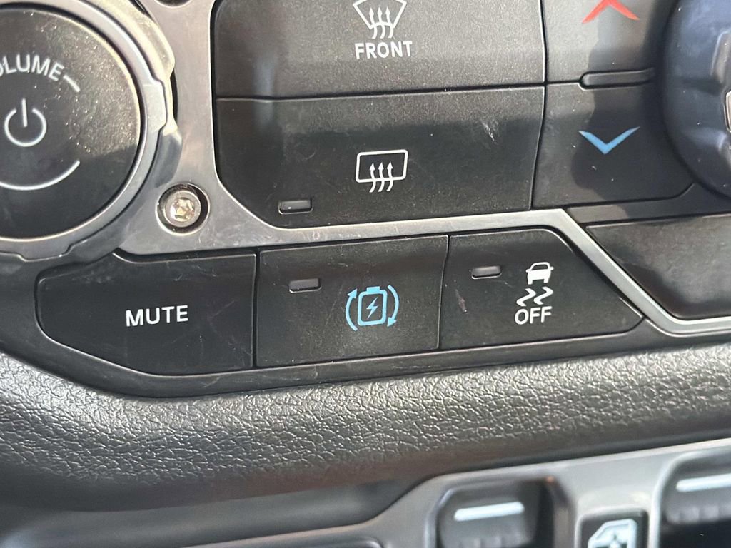 Used 2024 Jeep Wrangler Unlimited image 32