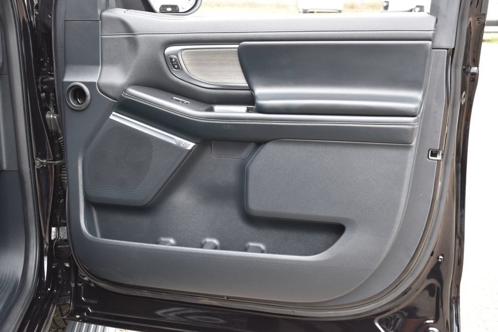 Certified 2025 Ford Expedition Platinum AWD/4WD image 30