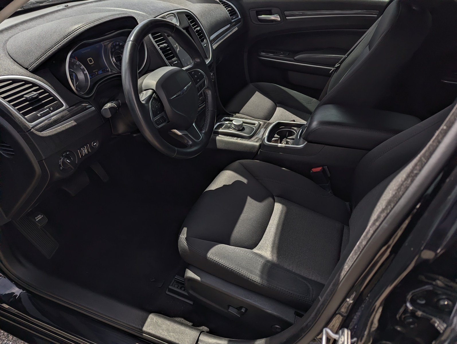 Used 2021 Chrysler 300 Touring w/ Sport Appearance Package RWD image 9