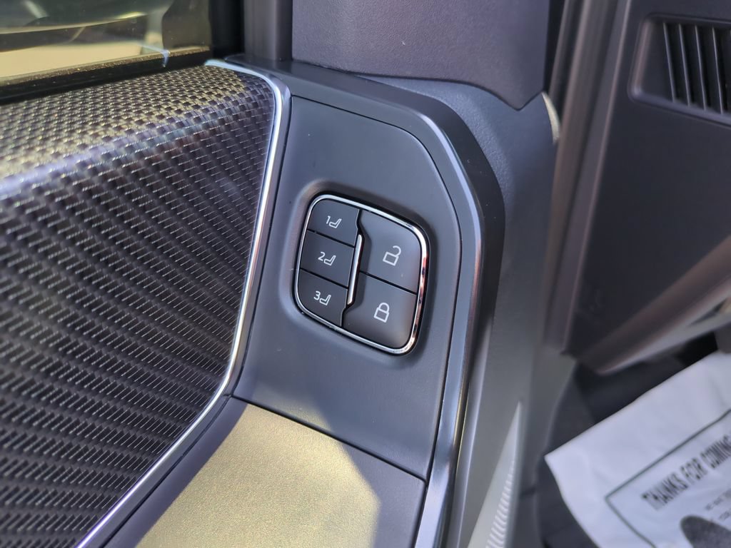 Certified 2023 Ford F150 Raptor w/ Raptor Carbon Fiber Package AWD/4WD image 21
