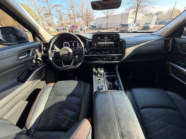 Used 2024 Nissan Pathfinder Platinum image 12