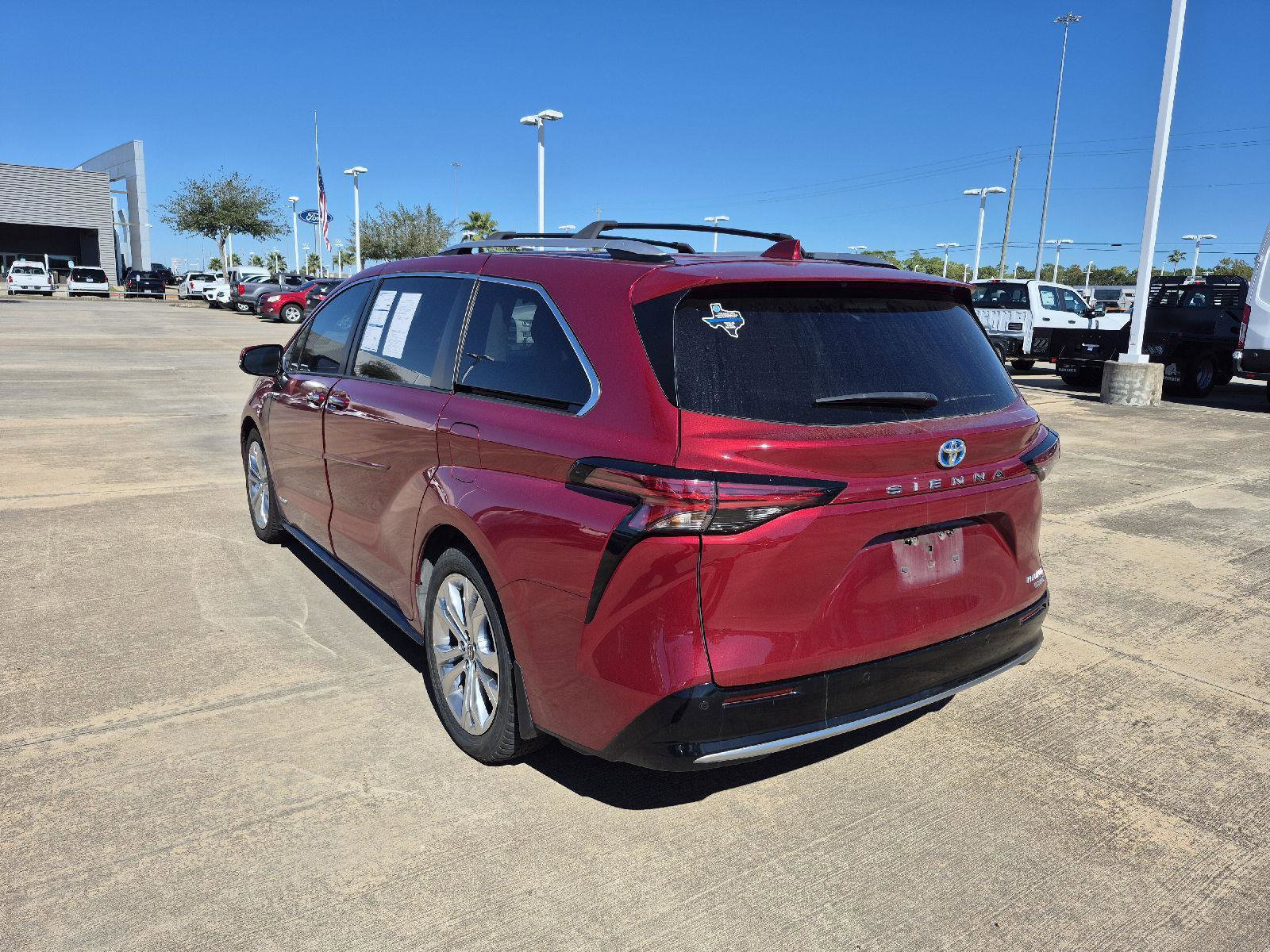Used 2021 Toyota Sienna Platinum image 4