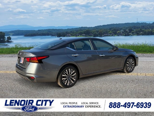 Used 2025 Nissan Altima 2.5 SV FWD image 3