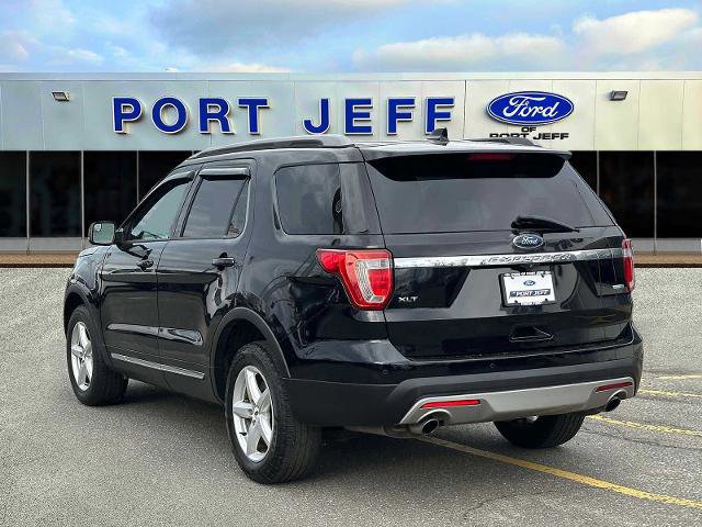 Certified 2017 Ford Explorer XLT image 3