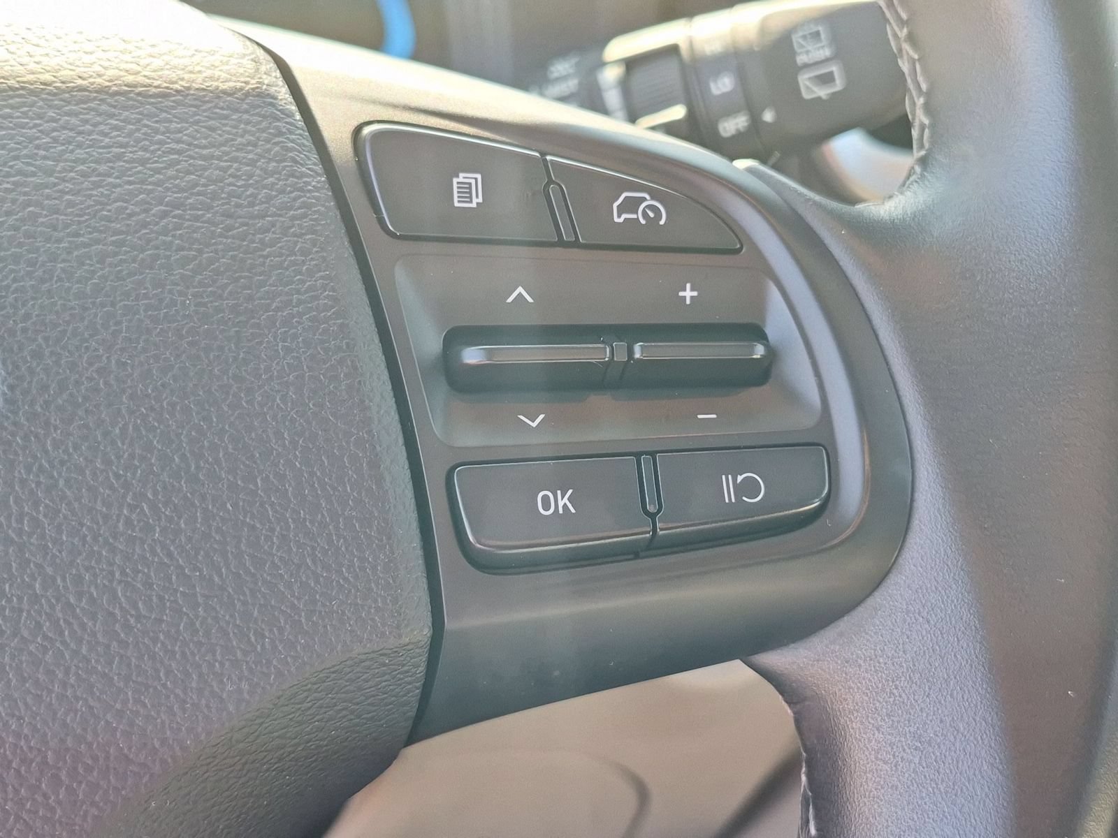 Used 2025 Hyundai Venue SEL FWD image 21