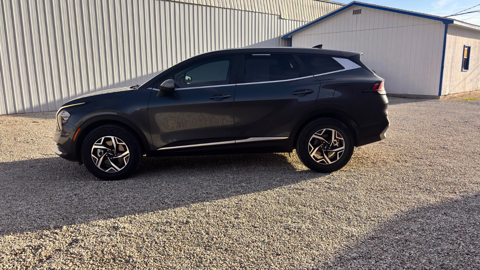 Used 2023 Kia Sportage LX image 2