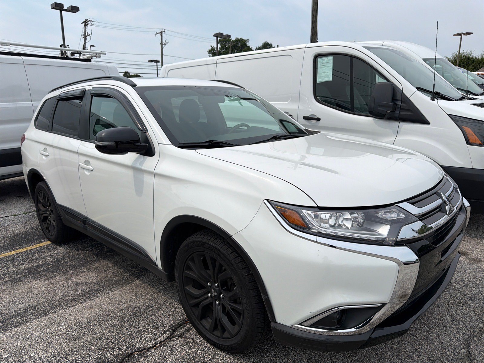 Used 2018 Mitsubishi Outlander LE AWD/4WD image 3