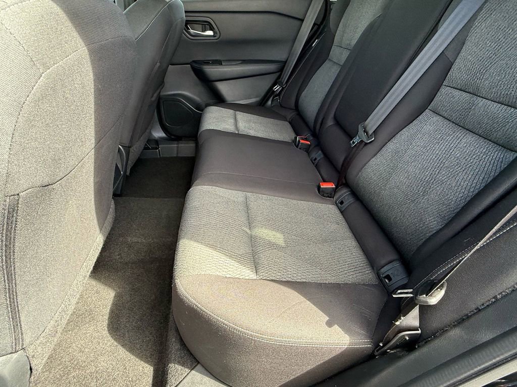 Used 2024 Nissan Rogue SV image 13