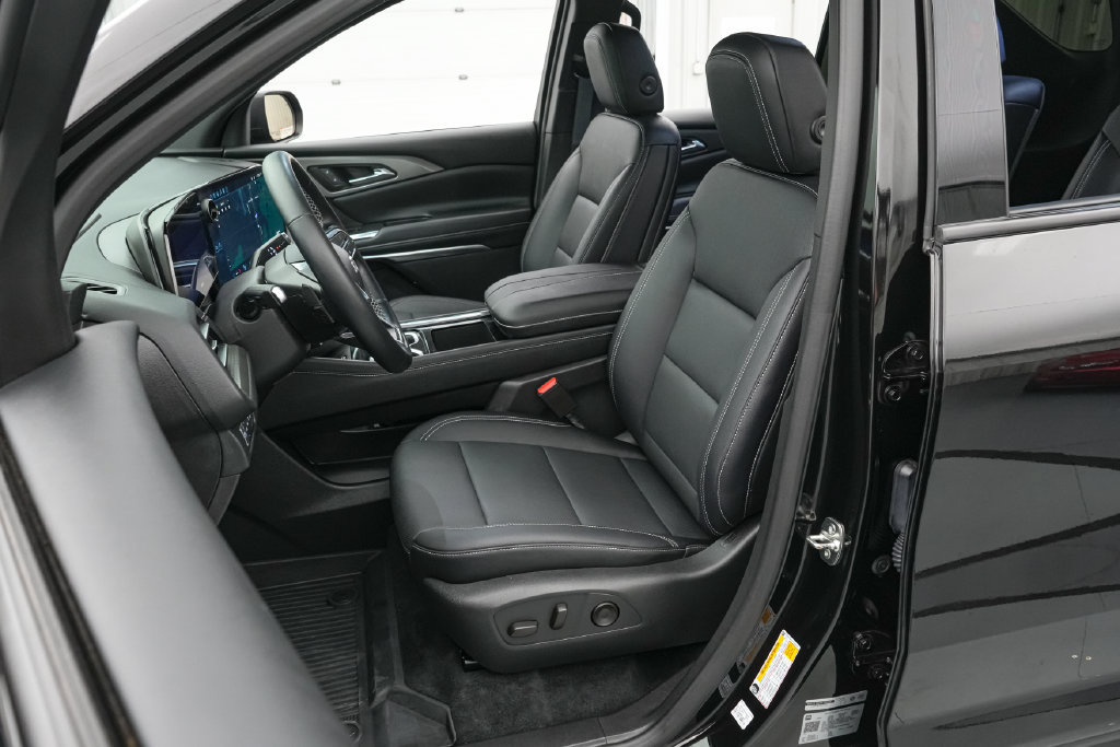 Used 2026 Chevrolet Traverse LT w/ Midnight/Sport Edition AWD/4WD image 11