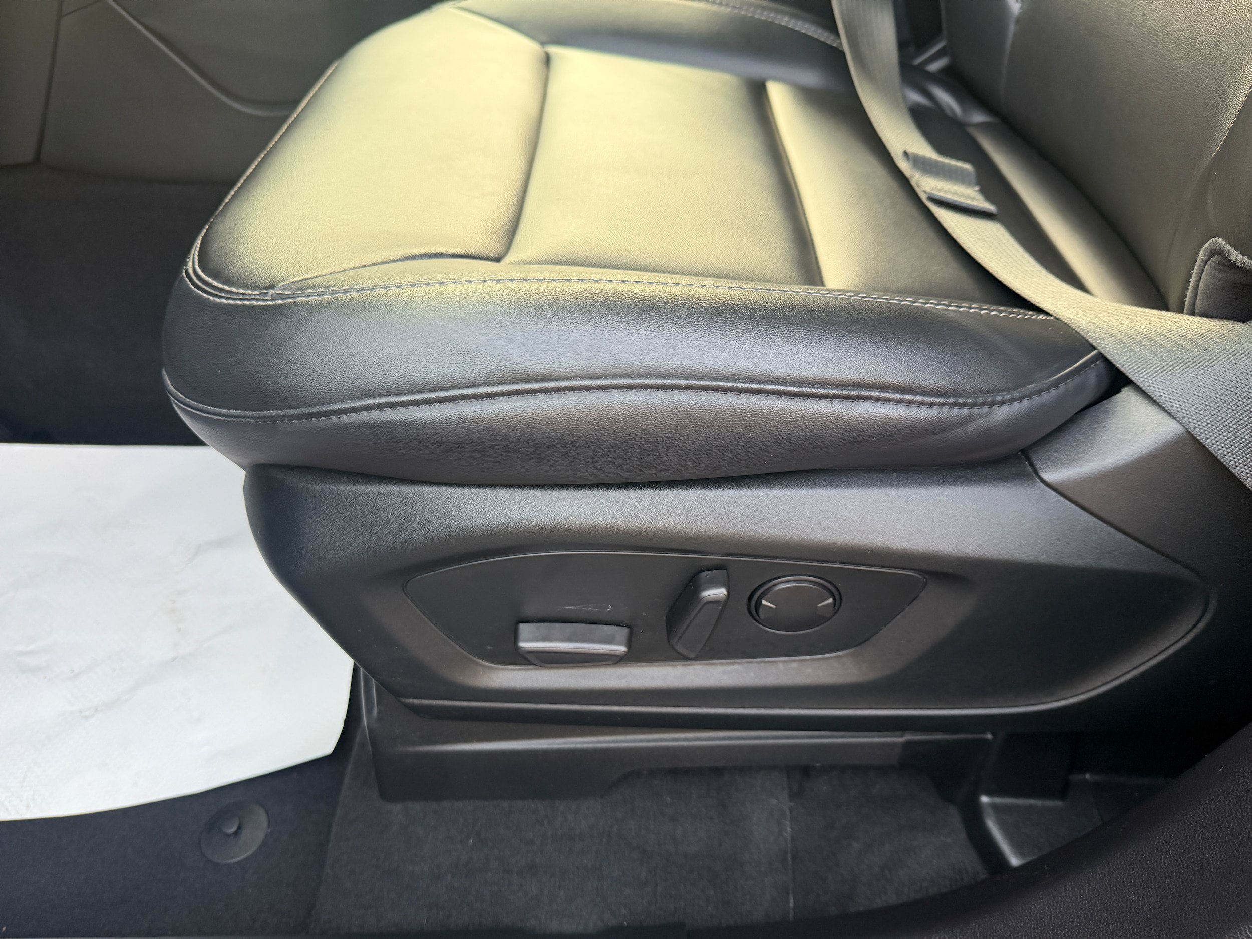Certified 2022 Ford Explorer XLT w/ Equipment Group 202A AWD/4WD image 17