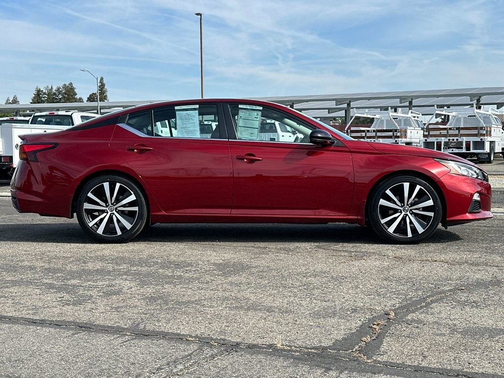 Used 2020 Nissan Altima 2.5 SR w/ Premium Package FWD image 2