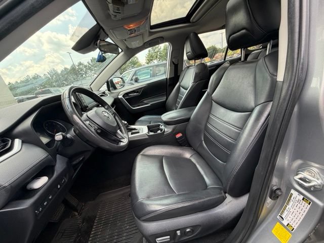 Used 2020 Toyota RAV4 XLE Premium FWD image 8