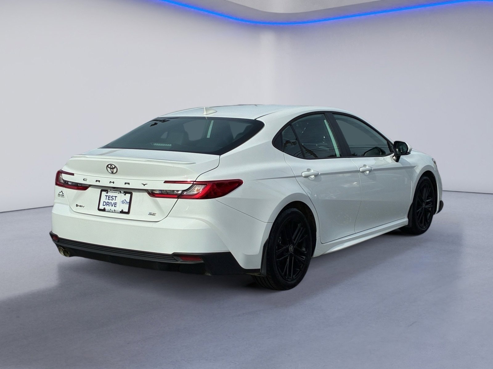 Used 2025 Toyota Camry SE FWD image 6