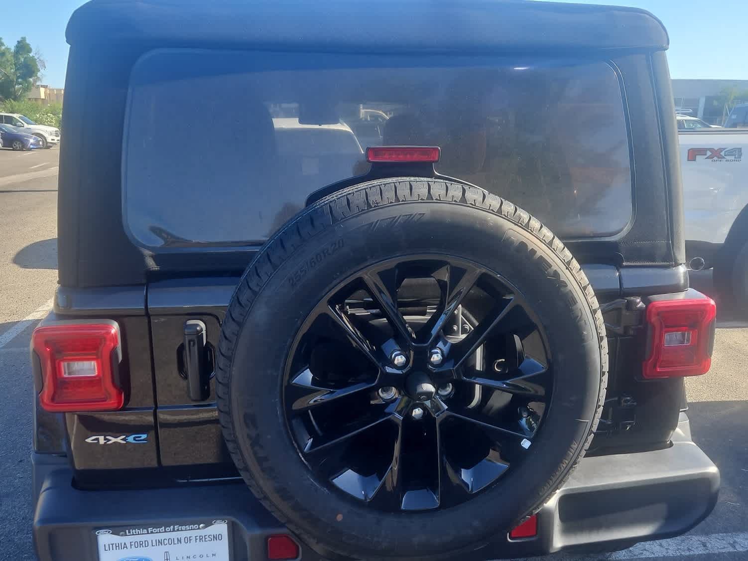 Used 2024 Jeep Wrangler Unlimited Sahara AWD/4WD image 8
