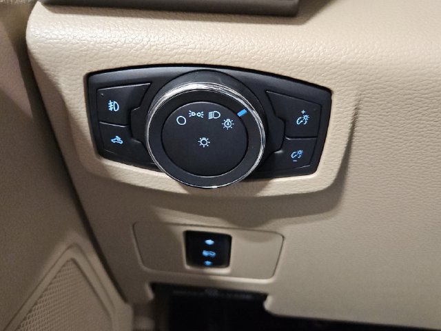 Certified 2017 Ford F250 XLT w/ XLT Premium Package AWD/4WD image 31