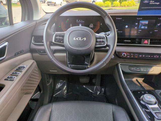 Used 2025 Kia Carnival EX FWD image 13