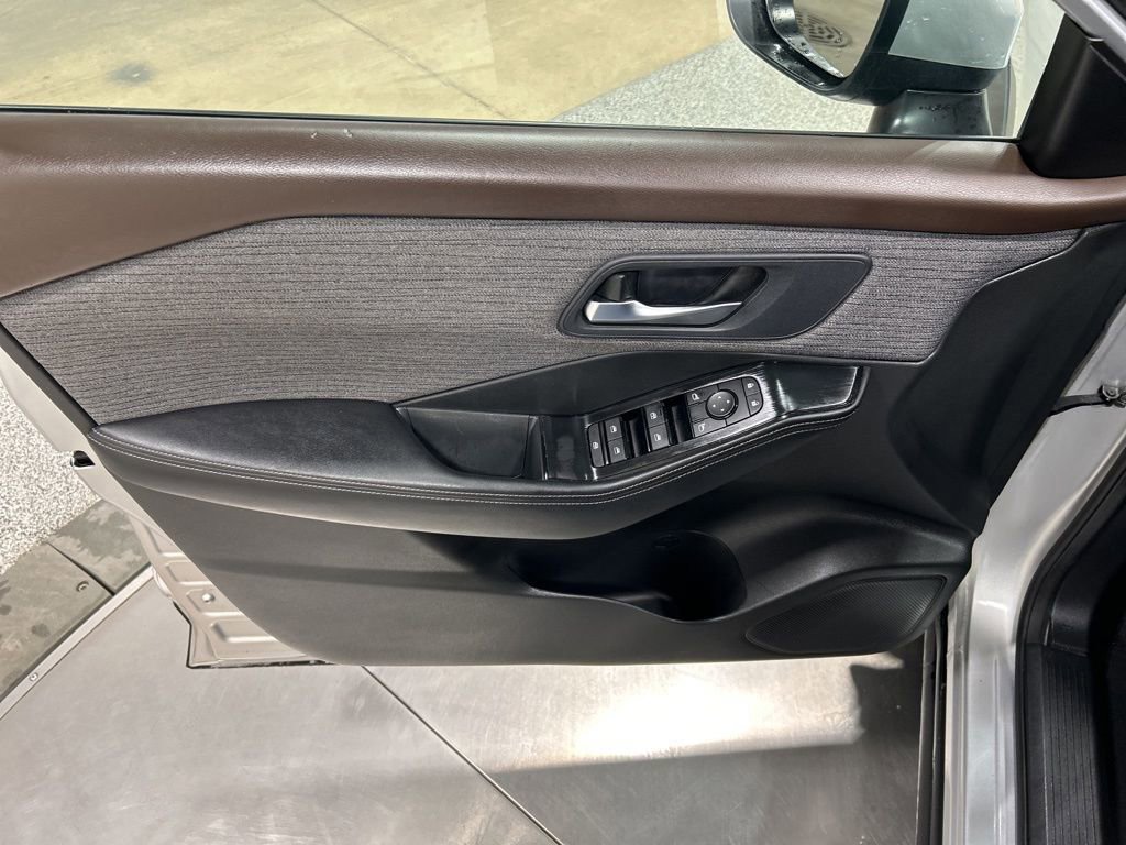 Used 2023 Nissan Rogue SV image 13