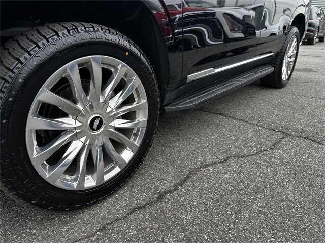 Used 2023 Cadillac Escalade Premium Luxury image 13