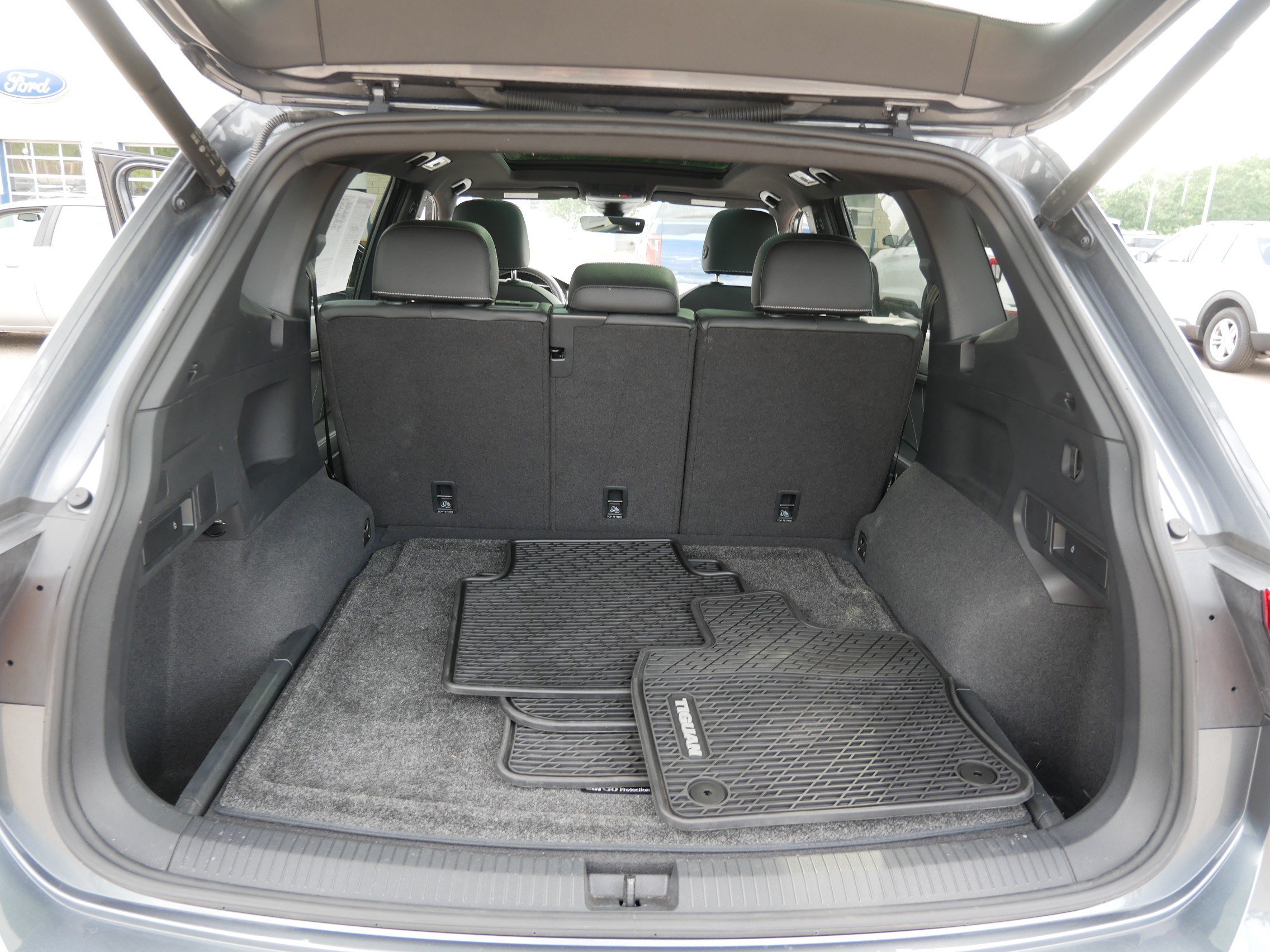 Used 2023 Volkswagen Tiguan SE R-Line AWD/4WD image 18