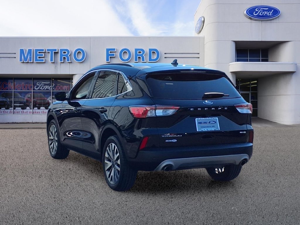 Certified 2022 Ford Escape Titanium AWD/4WD image 5