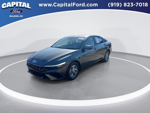 Used 2024 Hyundai Elantra SE image 2