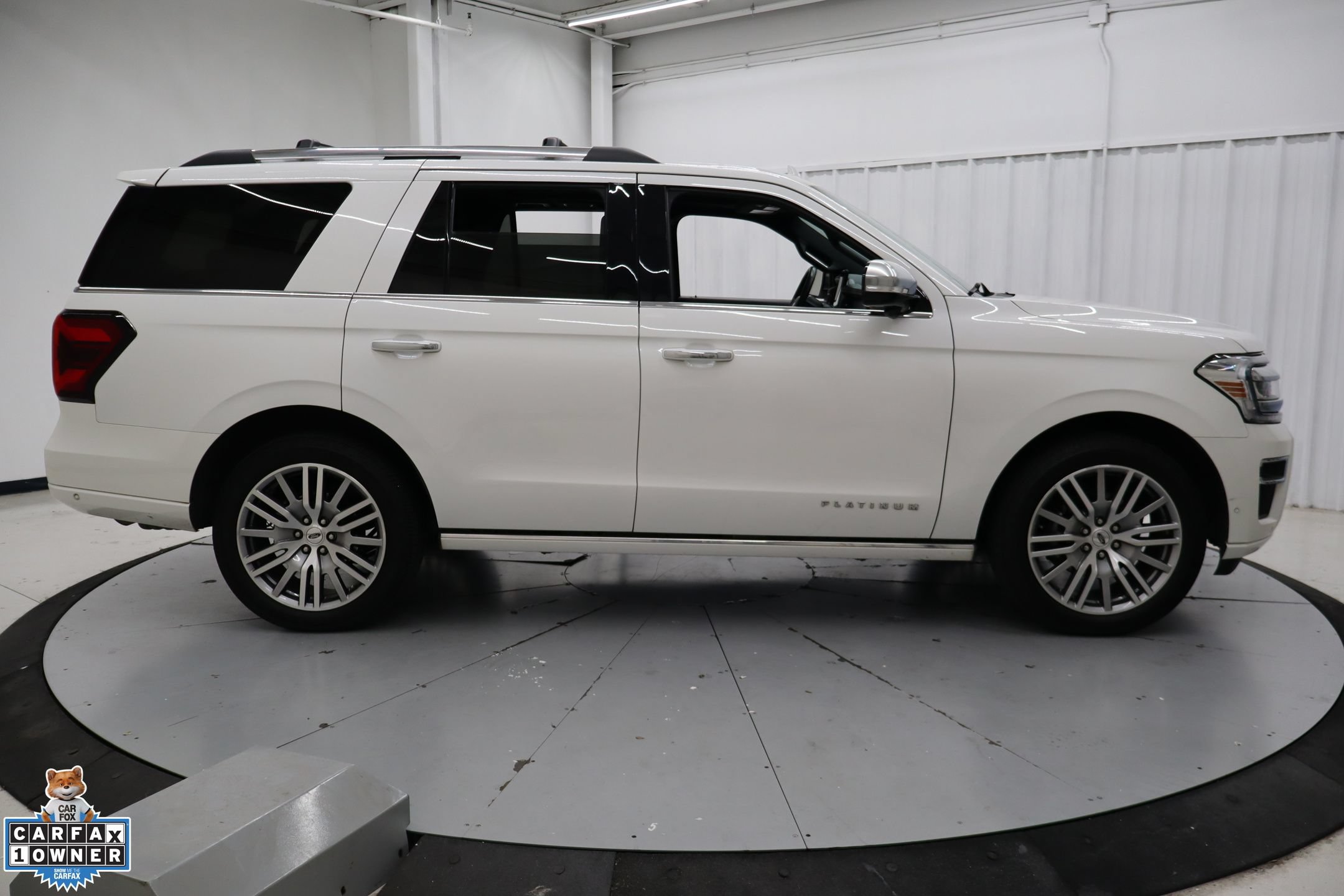 Certified 2024 Ford Expedition Platinum AWD/4WD image 2