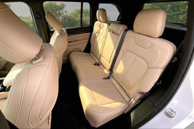 Used 2024 Jeep Grand Cherokee Limited AWD/4WD image 26